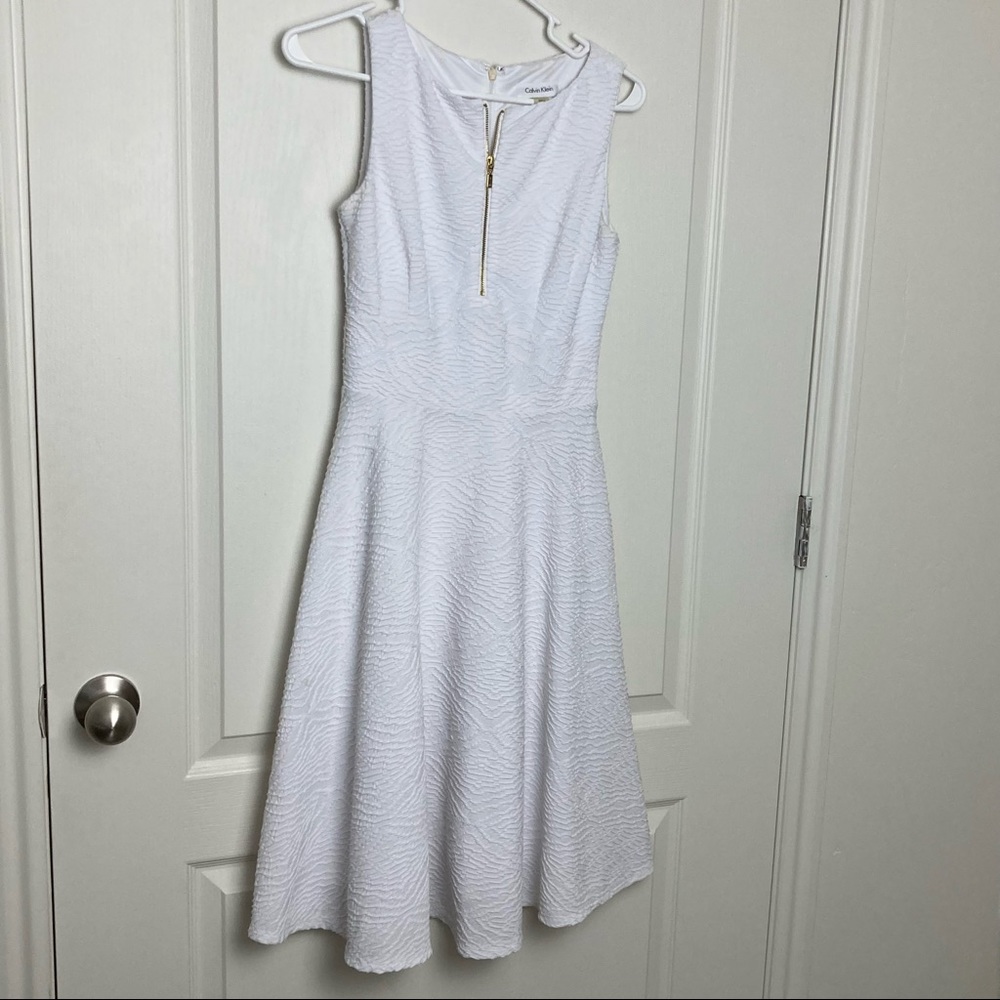 Calvin Klein White Textured Knee Length Dress Zip Up Women’s Size 2